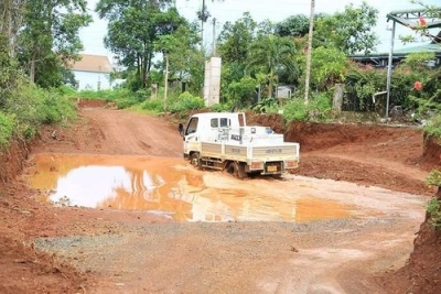 Đắk Nông: Dân khổ vì tuyến đường liên xã gần 2 năm chưa xong